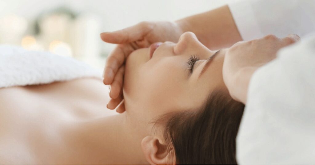 Manual face lifting therapy for a natural facial lift