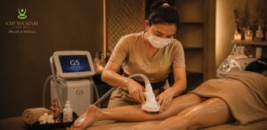 G5 body slimming therapy treatment at Chi Wa Siam Day Spa in Central Hong Kong using rhythmic vibration massage to stimulate circulation, reduce cellulite appearance, and support lymphatic drainage.